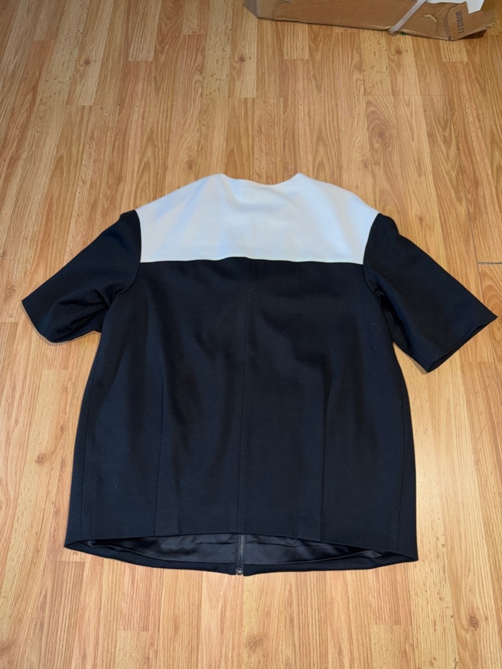 Alice + Olivia 90’s Boxy Zip Up Size Medium - Picture 5 of 5